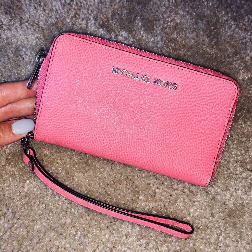 salmon-colored leather michael kors wristlet